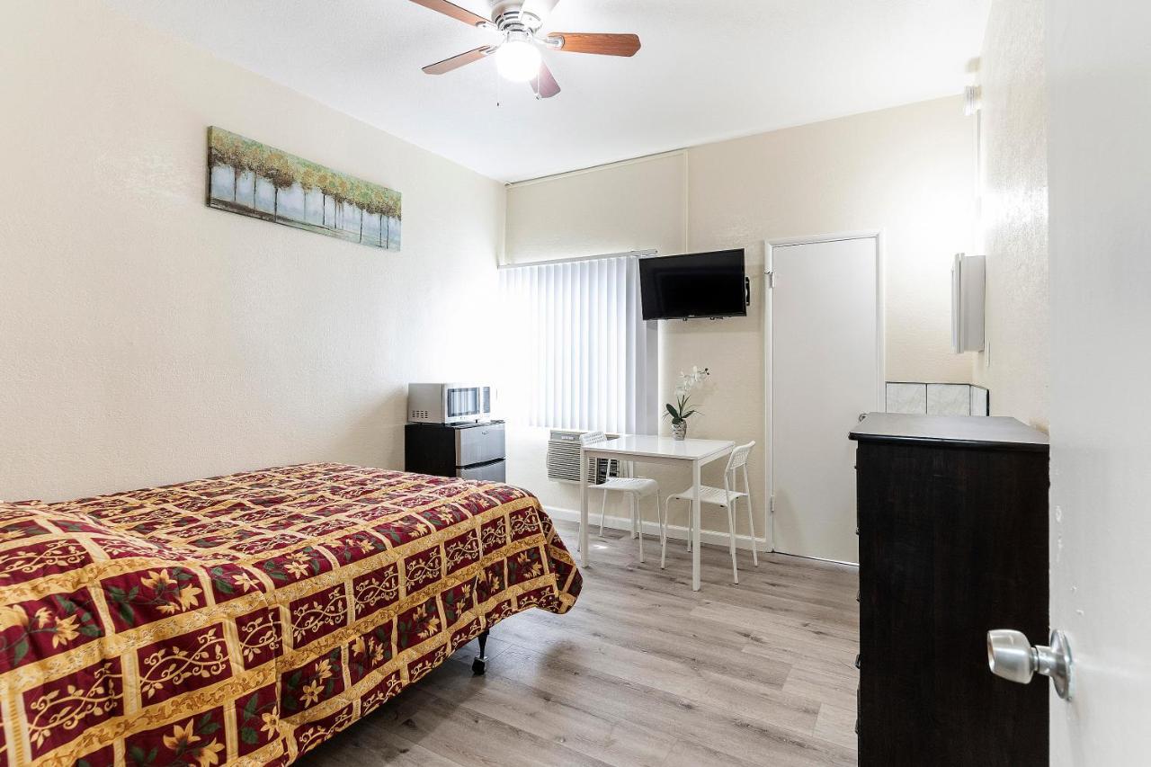קומרס Pride Hotel מראה חיצוני תמונה