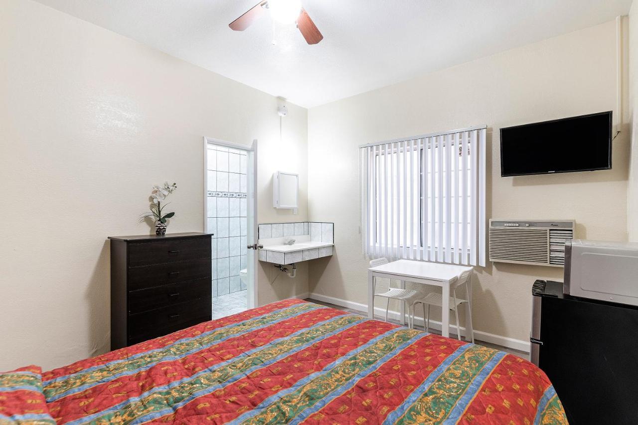 קומרס Pride Hotel מראה חיצוני תמונה