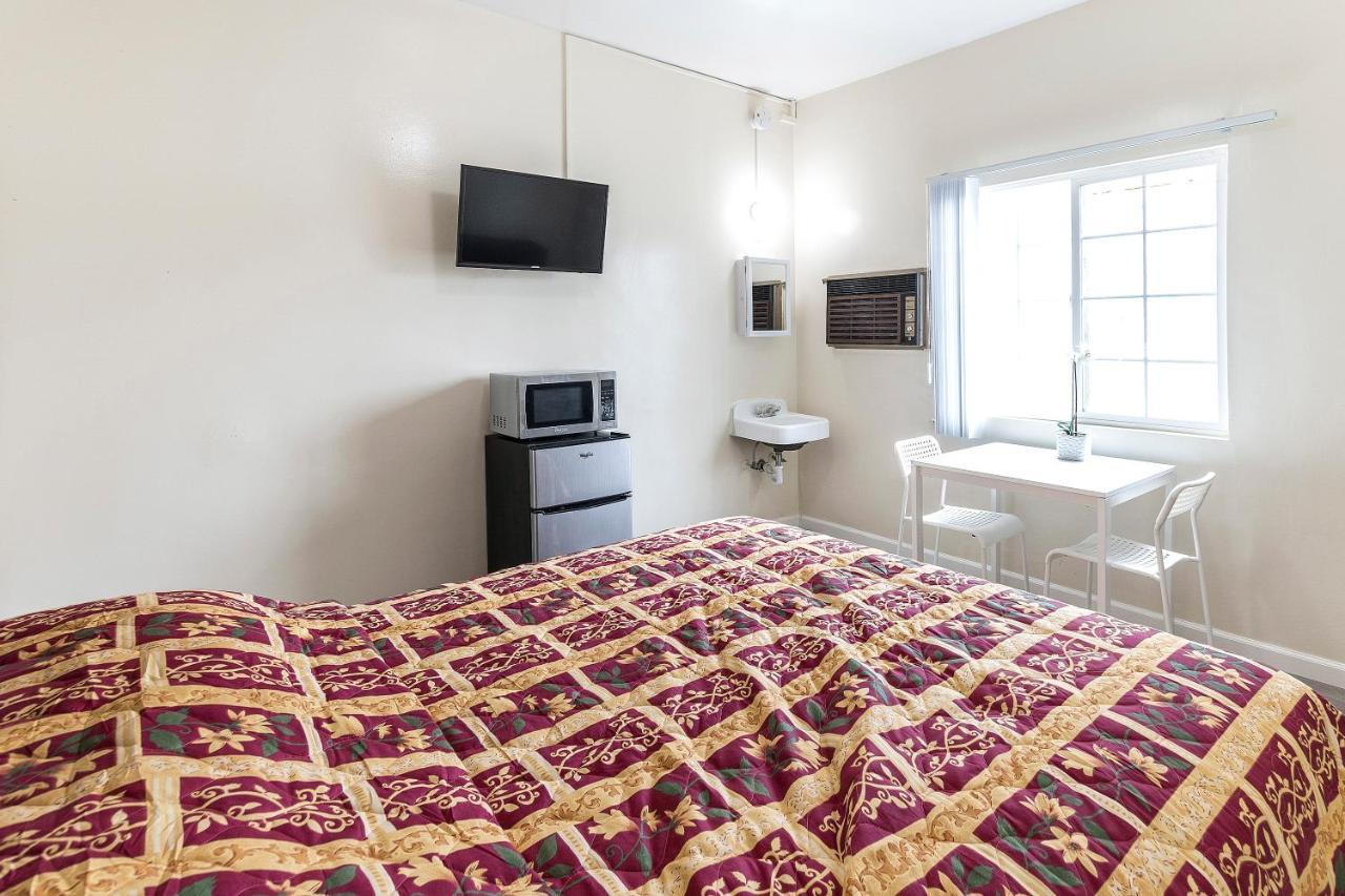 קומרס Pride Hotel מראה חיצוני תמונה