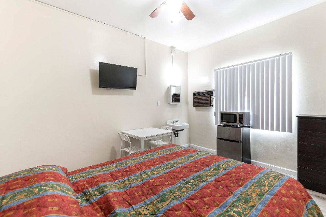 קומרס Pride Hotel מראה חיצוני תמונה