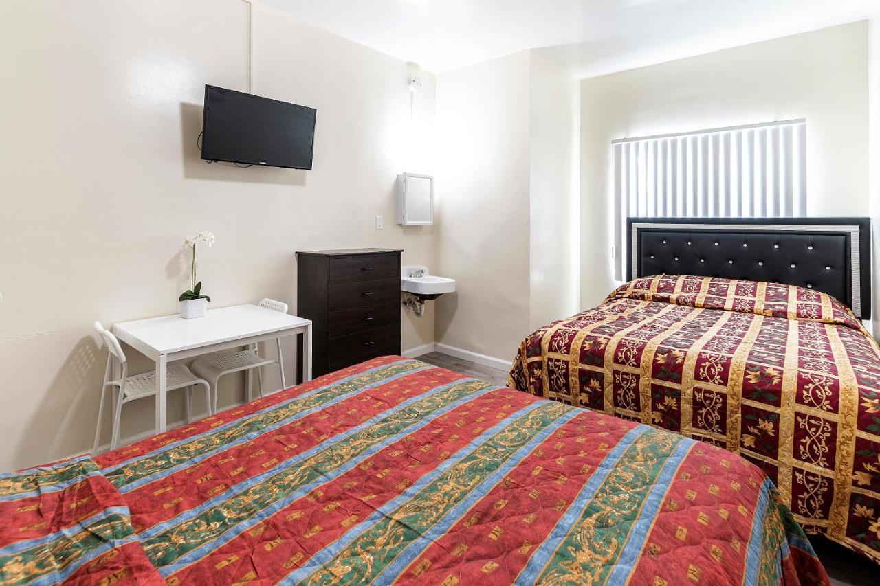 קומרס Pride Hotel מראה חיצוני תמונה